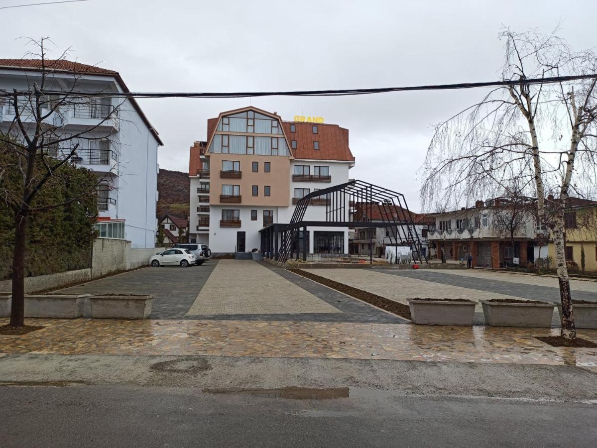 Grand Hotel Pogradec Tushemisht Exterior photo
