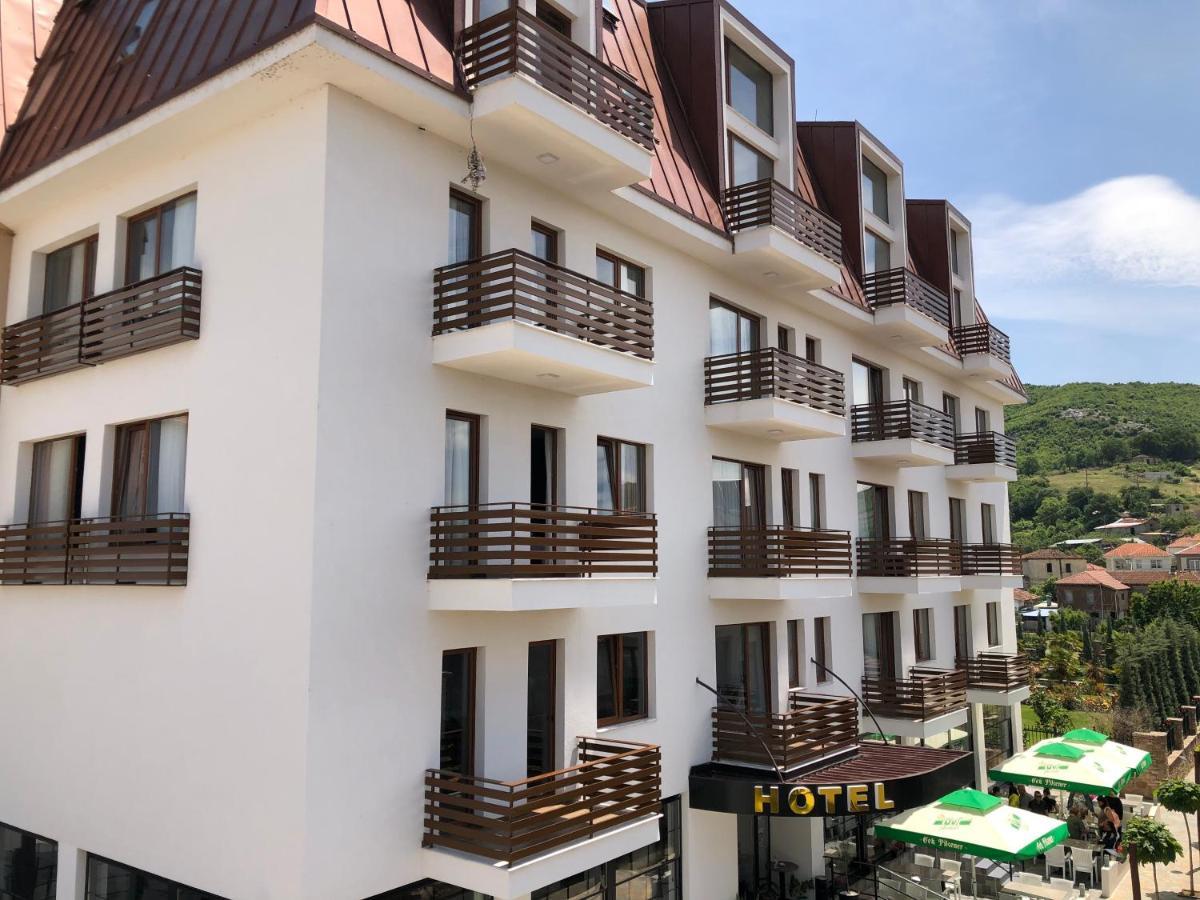 Grand Hotel Pogradec Tushemisht Exterior photo